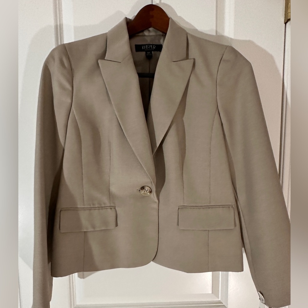 Kasper Petite Size 10 Classic Tan Pant Suit – Never Worn & Ready to Wear!